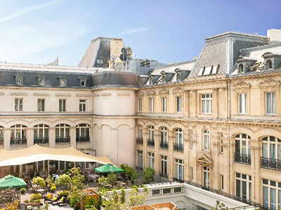 巴黎共和皇冠假日酒店